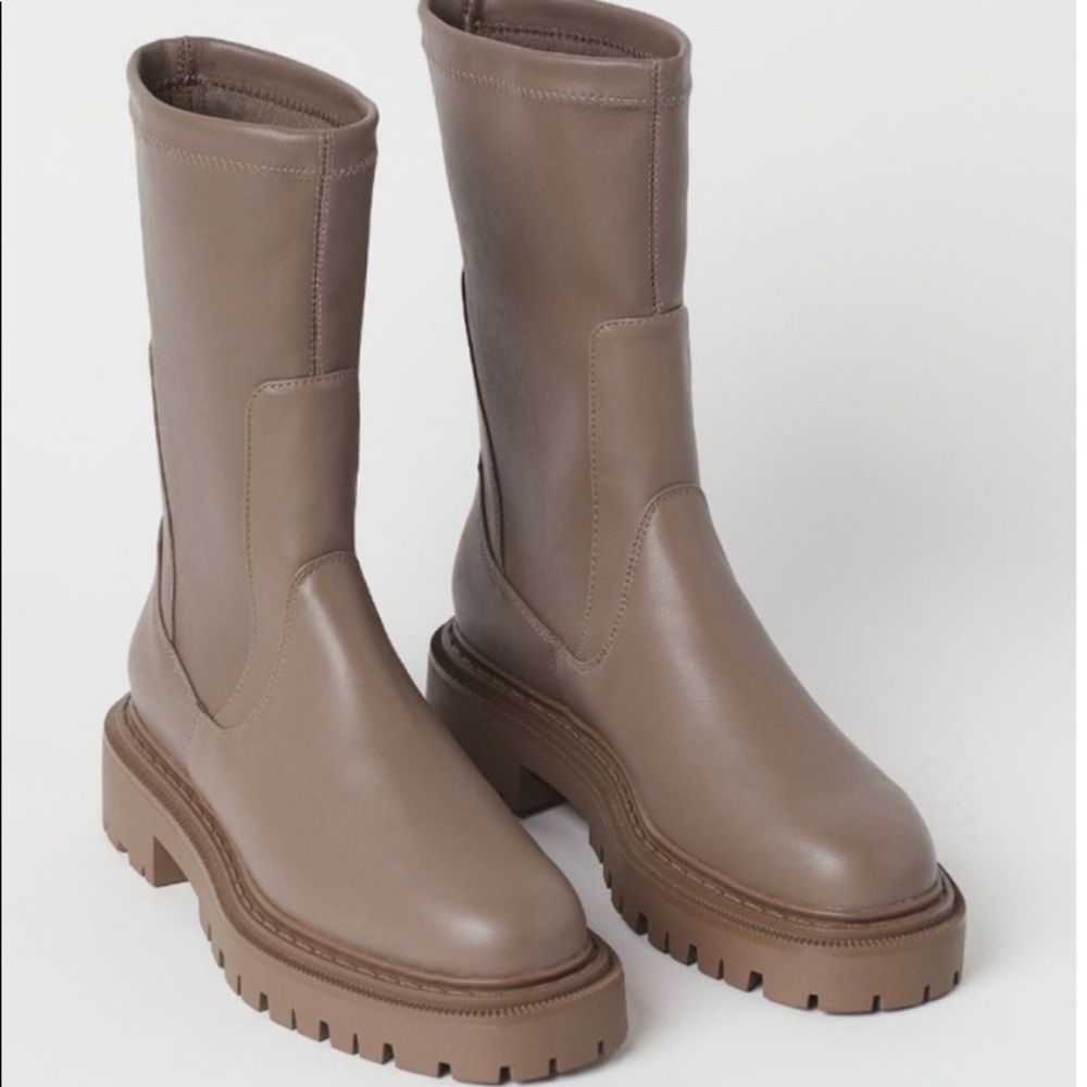 H&M Taupe Chelsea boots bloggers favorite